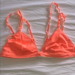 LOLA vs HARPER bikini top